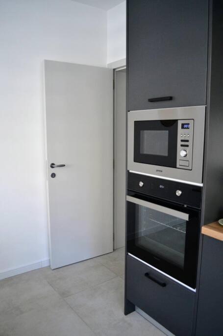 Modern City Center 2 Bedroom Apartment صوفيا المظهر الخارجي الصورة